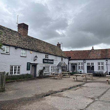 The Crown Inn Gayton  Extérieur photo