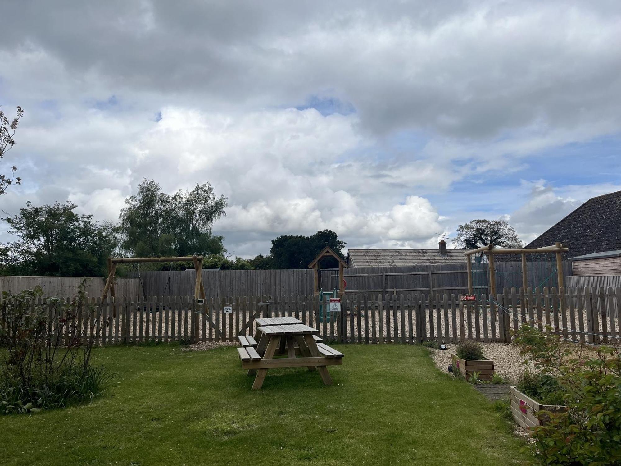 The Crown Inn Gayton  Extérieur photo