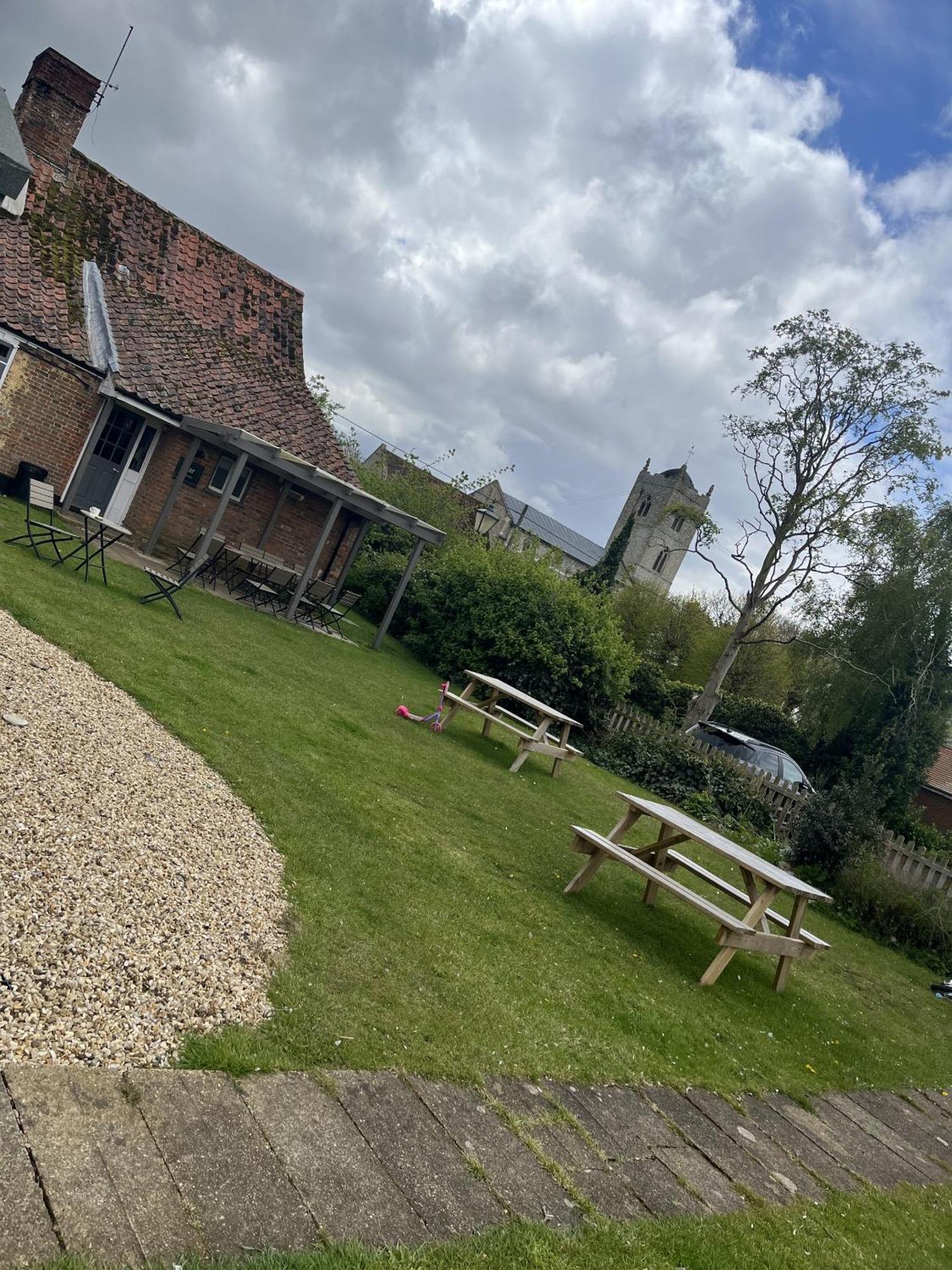 The Crown Inn Gayton  Extérieur photo