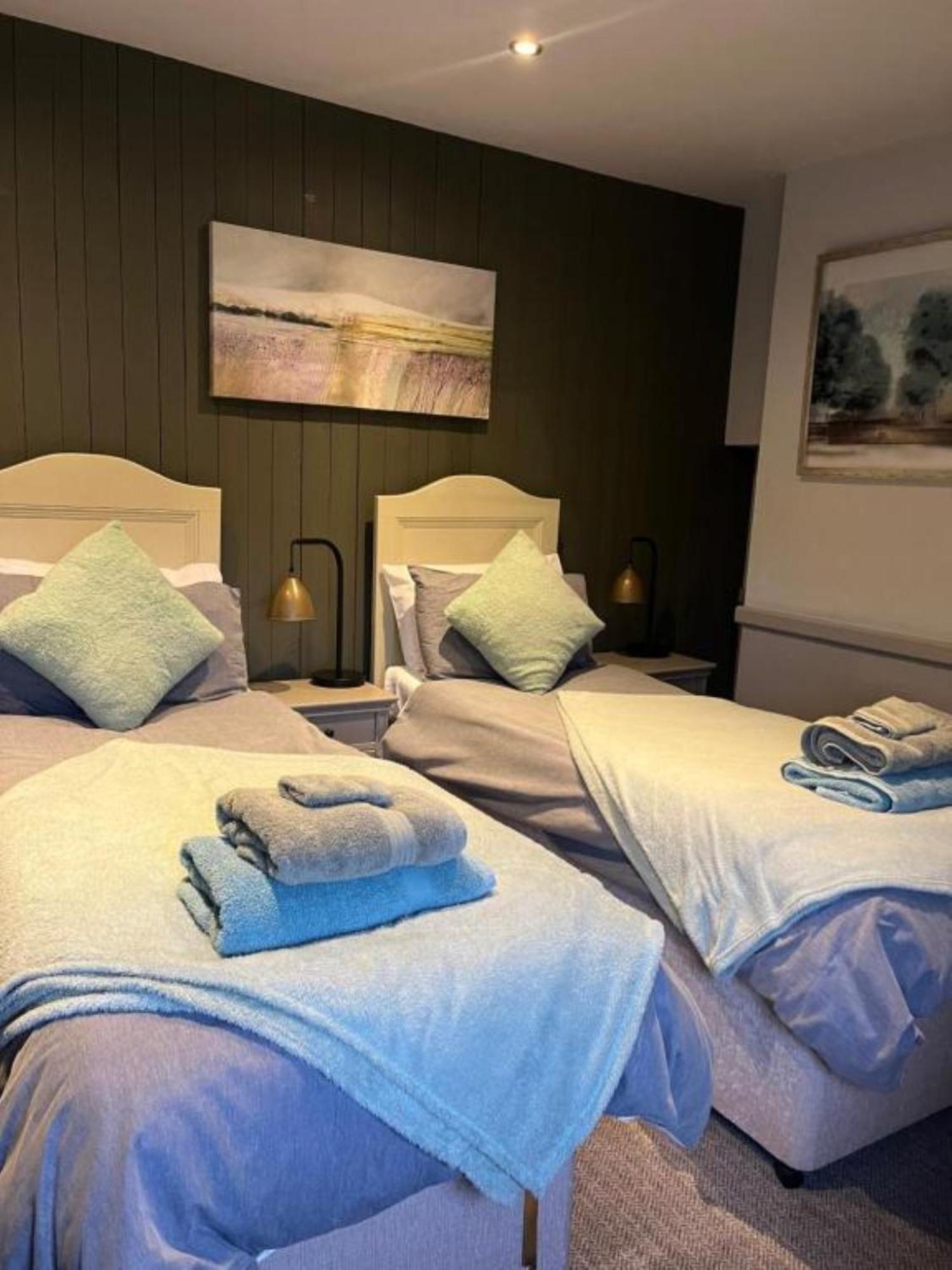 The Crown Inn Gayton  Extérieur photo
