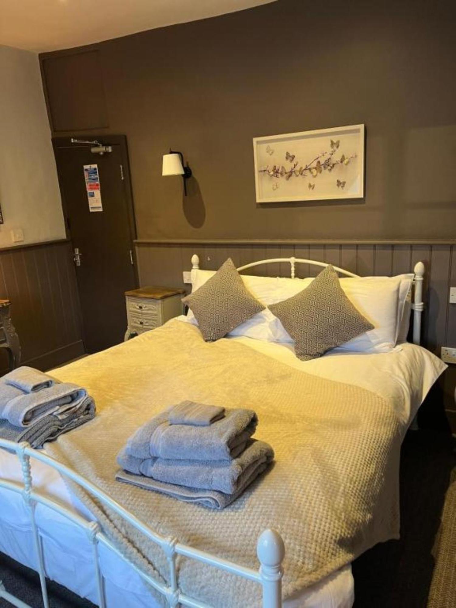 The Crown Inn Gayton  Extérieur photo