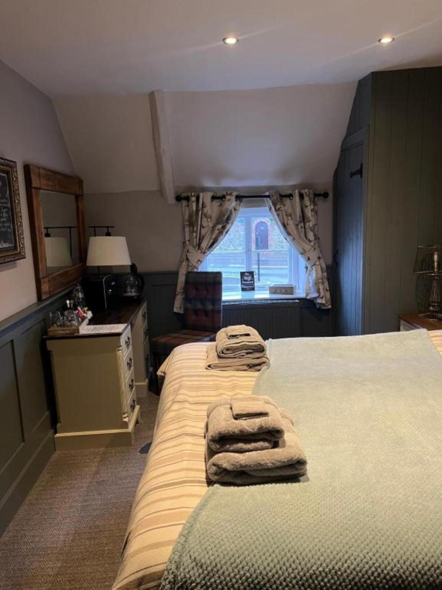 The Crown Inn Gayton  Extérieur photo