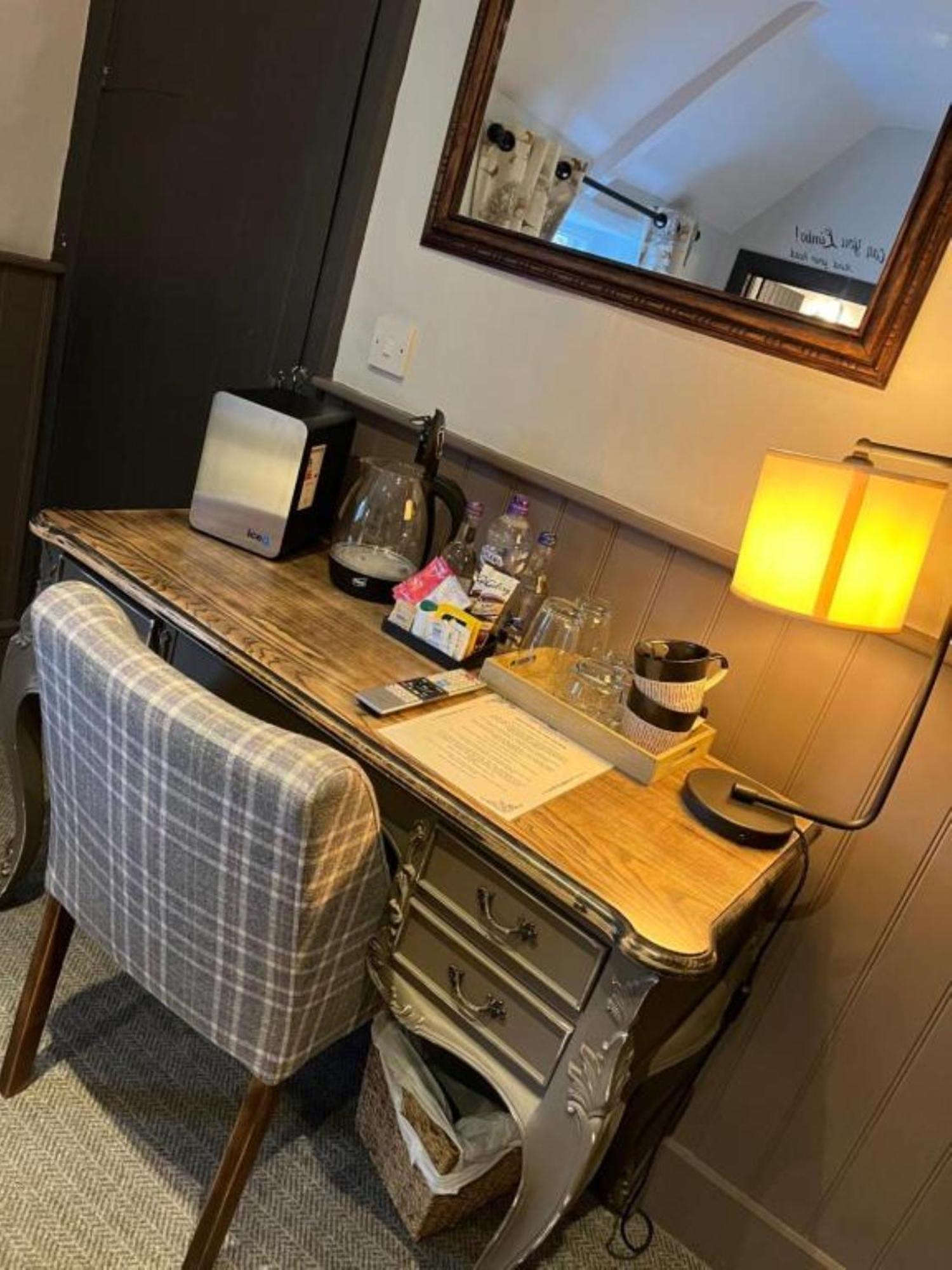 The Crown Inn Gayton  Extérieur photo