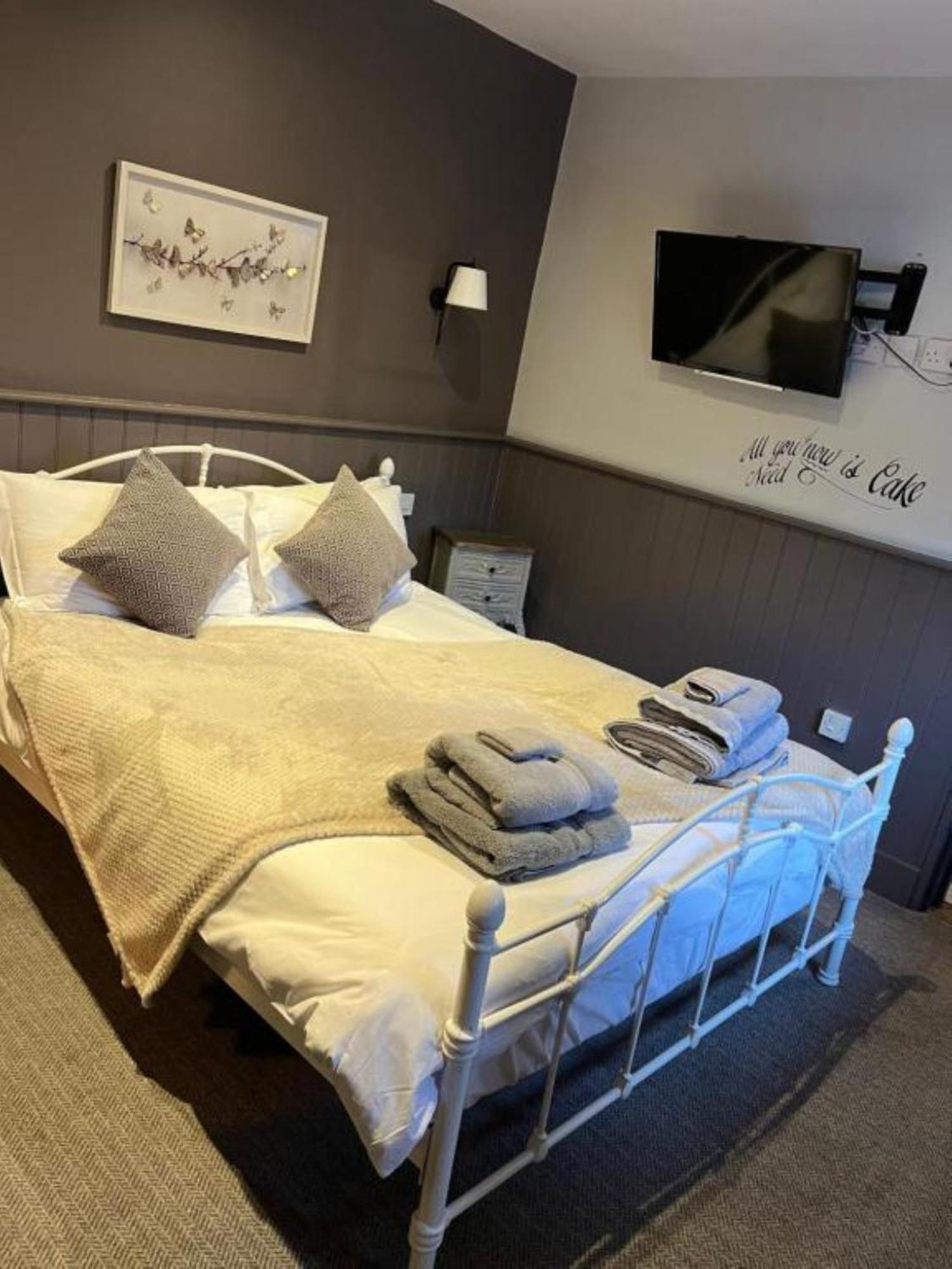 The Crown Inn Gayton  Extérieur photo