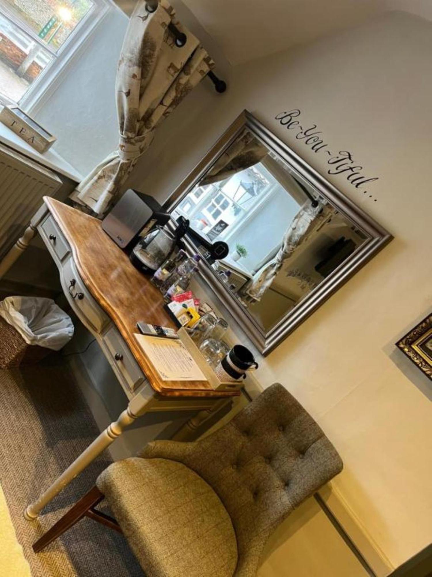 The Crown Inn Gayton  Extérieur photo