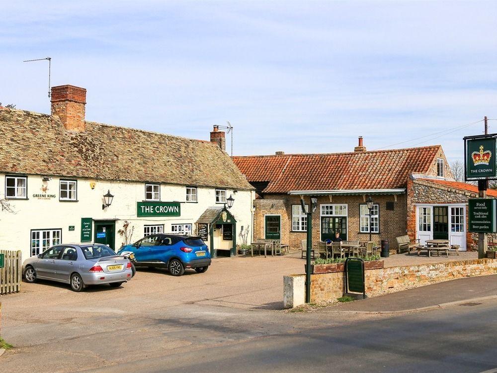 The Crown Inn Gayton  Extérieur photo