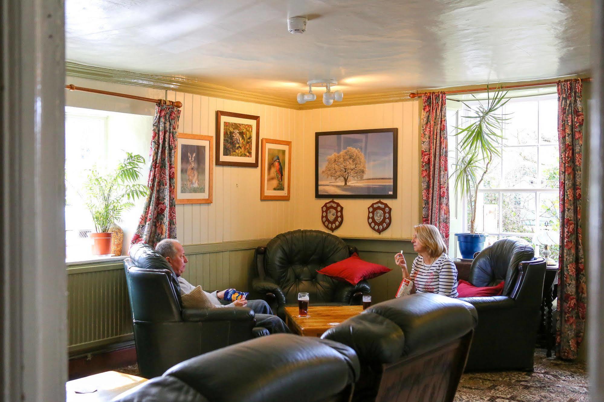 The Crown Inn Gayton  Extérieur photo