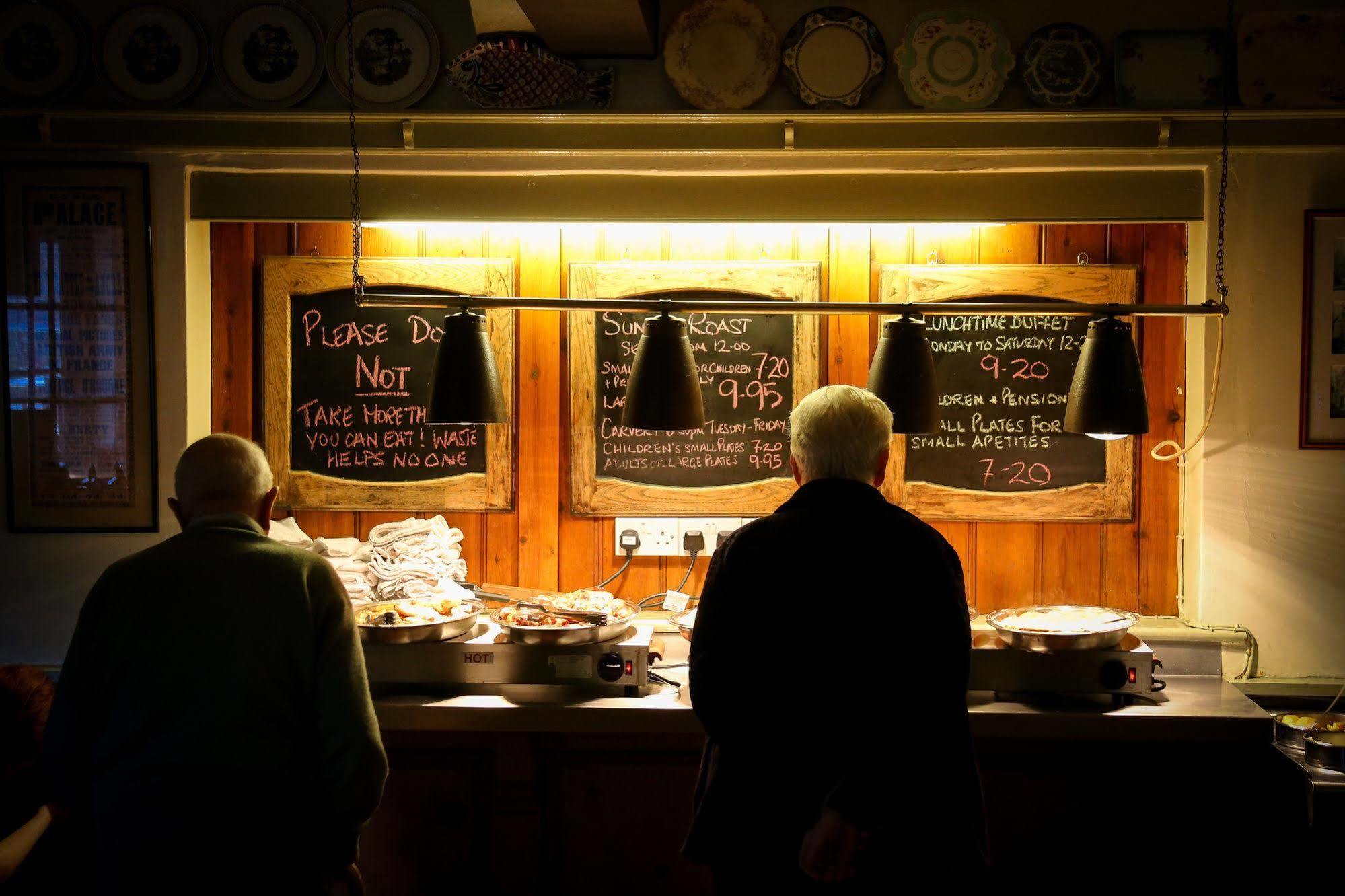 The Crown Inn Gayton  Extérieur photo