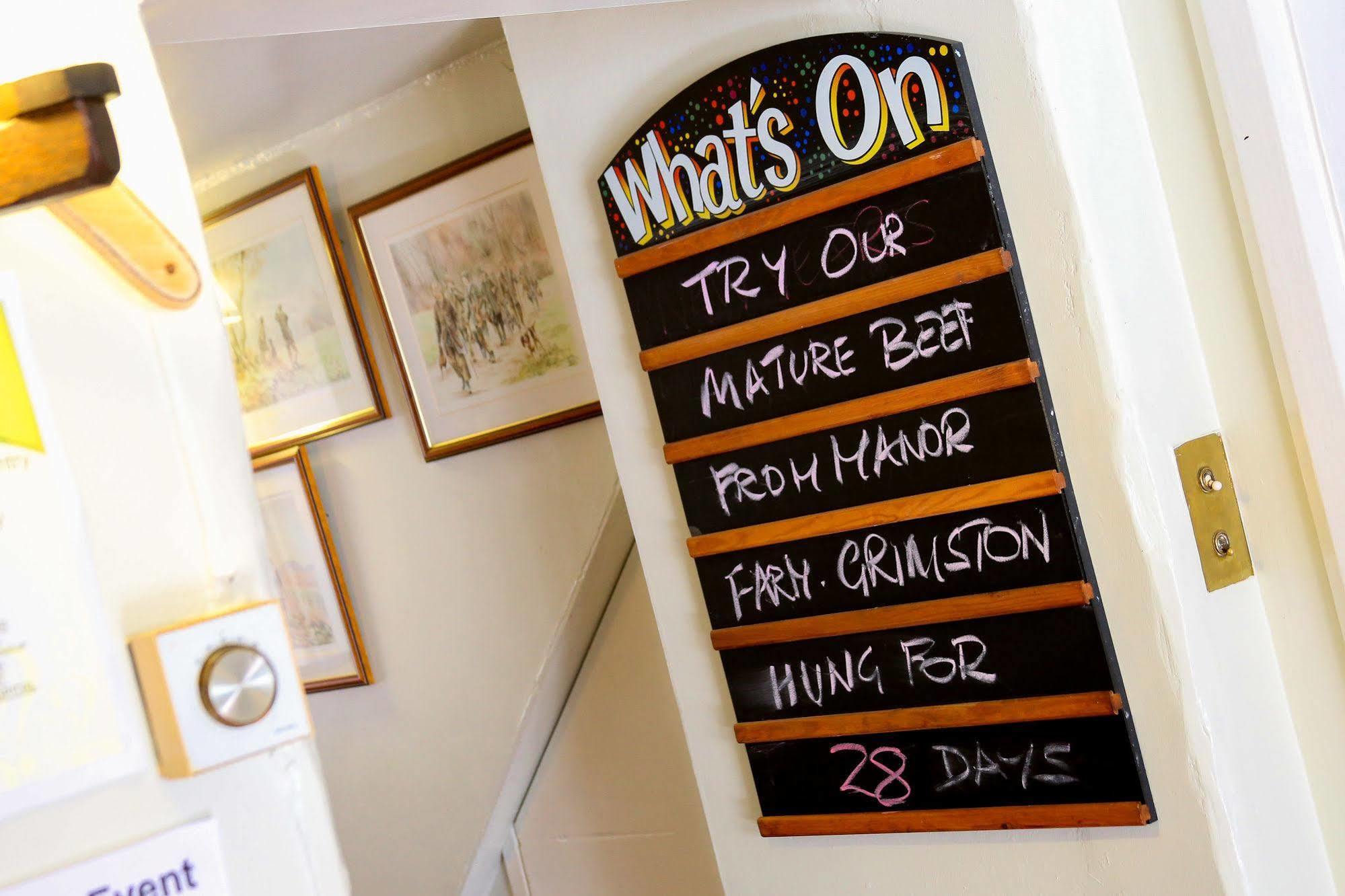 The Crown Inn Gayton  Extérieur photo