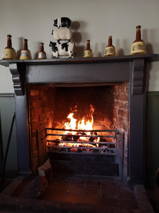 The Crown Inn Gayton  Extérieur photo
