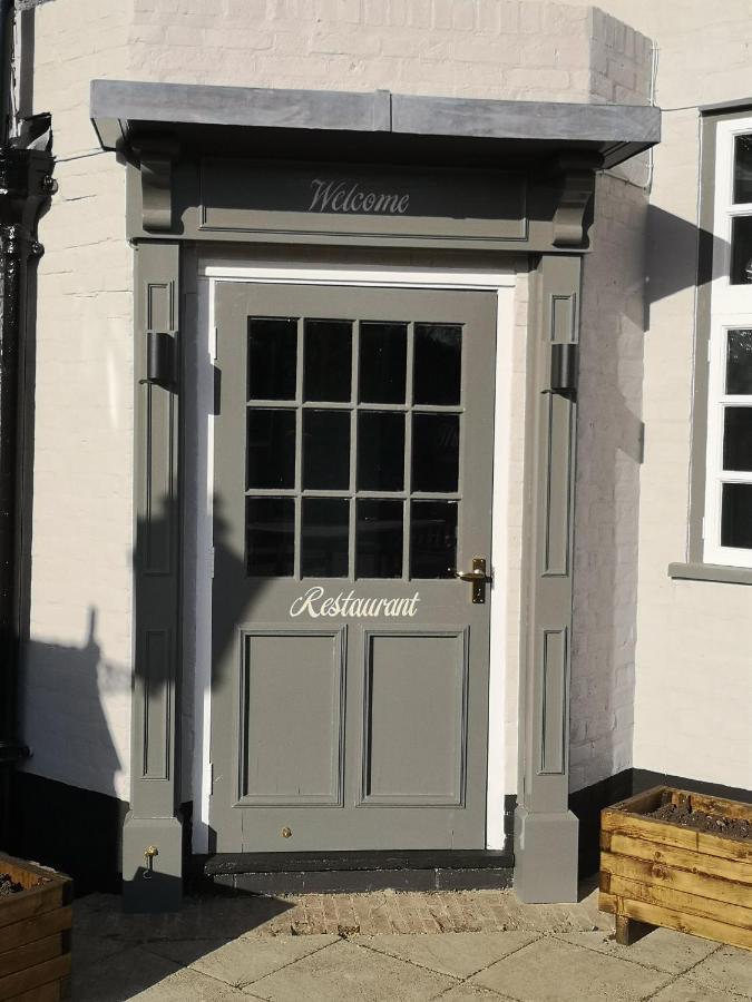 The Crown Inn Gayton  Extérieur photo